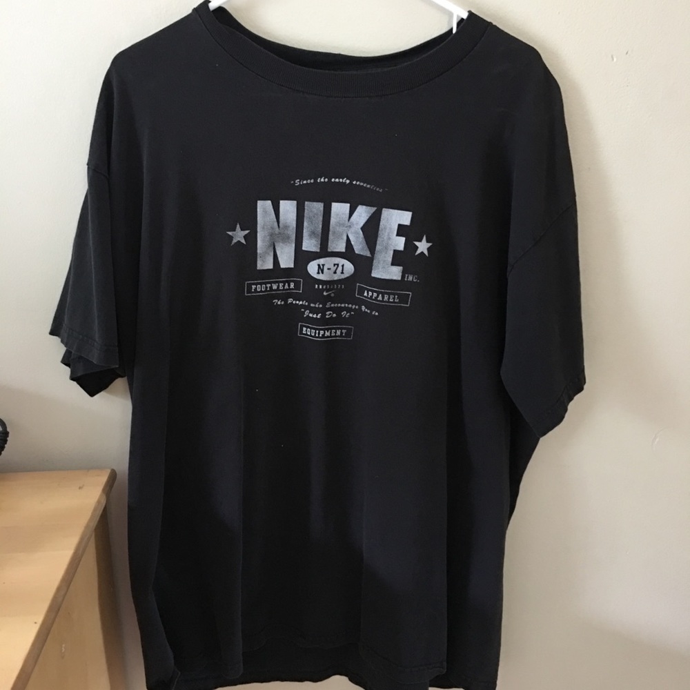 Vintage NIKE black shirt